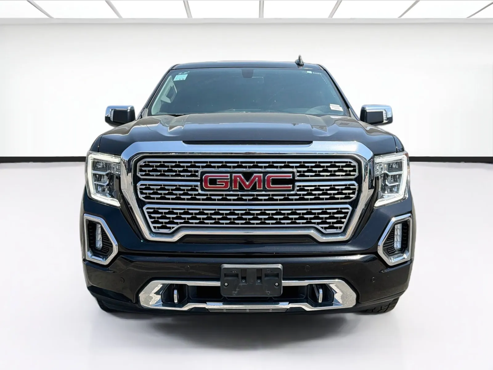 GMC Sierra photo 2