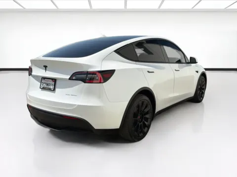 More photos of 2020 Tesla Model Y Long Range at KarGenie, CA