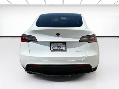 More photos of 2020 Tesla Model Y Long Range at KarGenie, CA