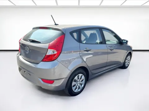 More photos of 2017 Hyundai Accent SE at KarGenie, CA
