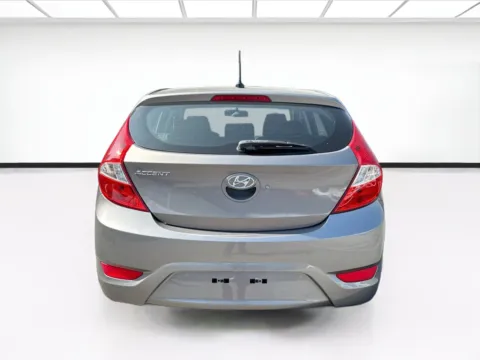 More photos of 2017 Hyundai Accent SE at KarGenie, CA