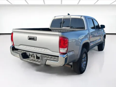 More photos of 2016 Toyota Tacoma SR5 at KarGenie, CA