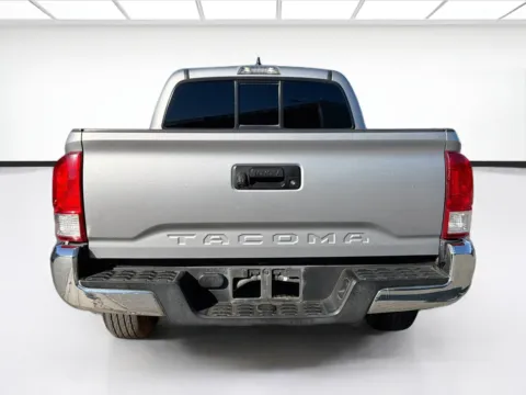 More photos of 2016 Toyota Tacoma SR5 at KarGenie, CA