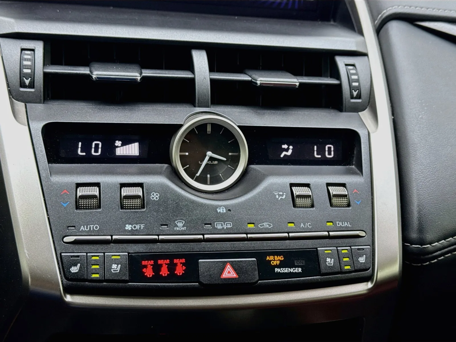 Lexus NX photo 12