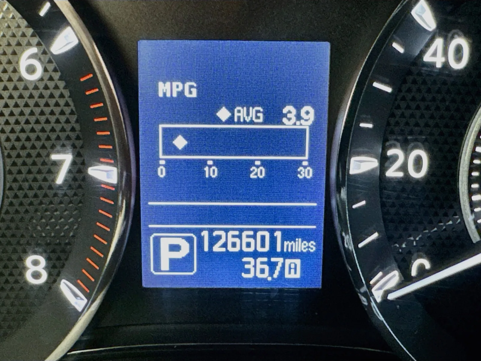 Nissan Armada photo 8