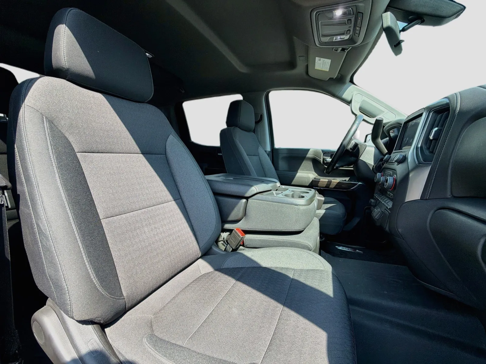 Chevrolet Silverado photo 16