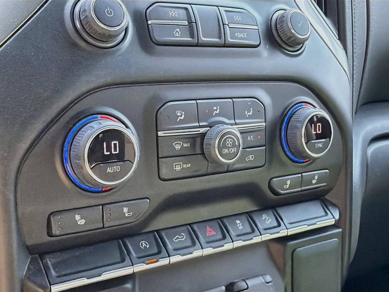 Chevrolet Silverado photo 11