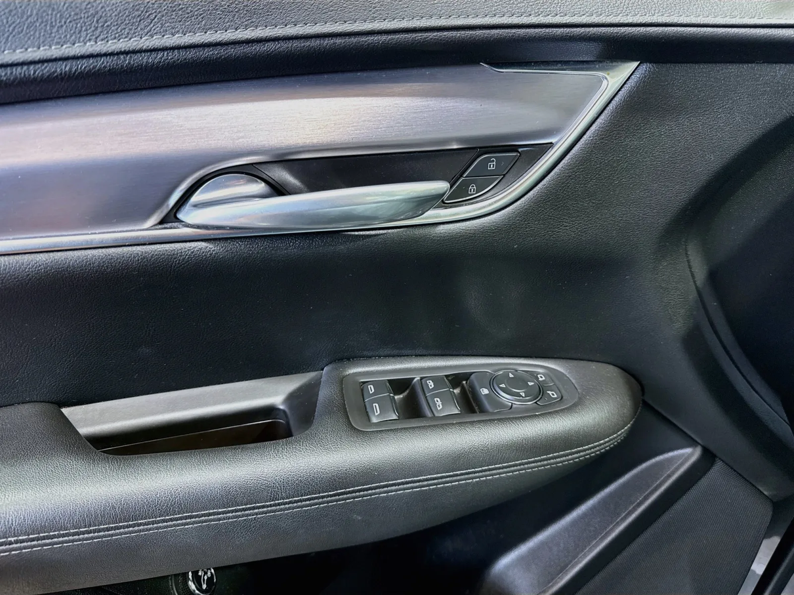 Cadillac XT5 photo 11