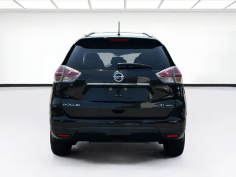 More photos of 2015 Nissan Rogue SL at KarGenie, CA