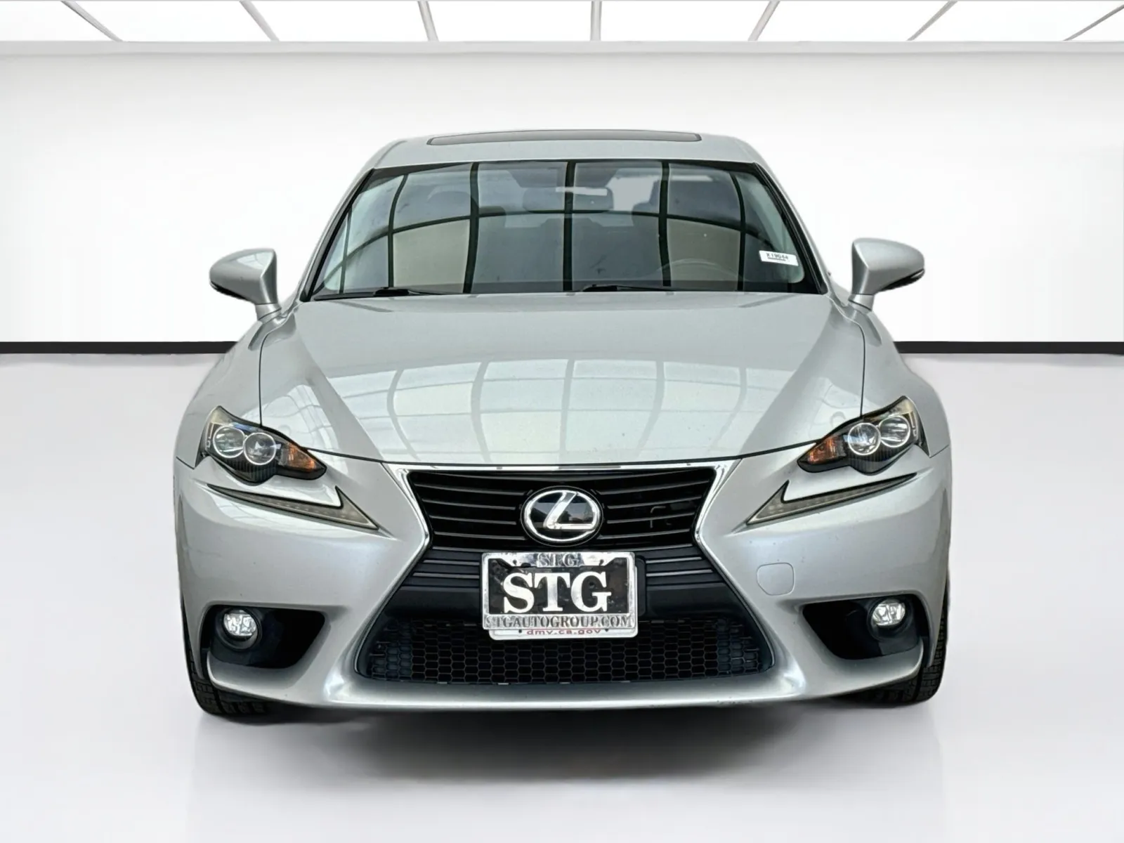 Lexus IS photo 2