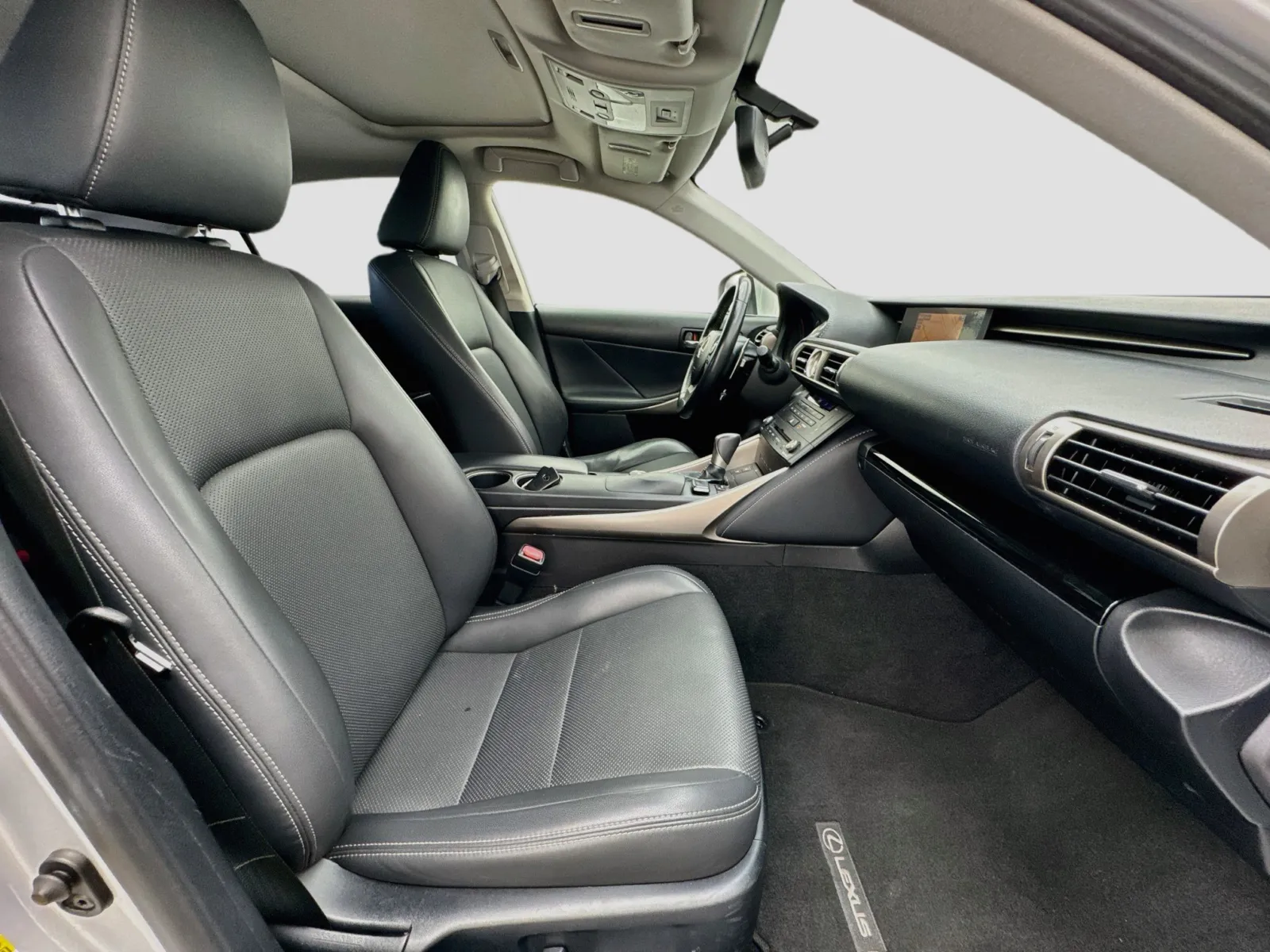 Lexus IS photo 20