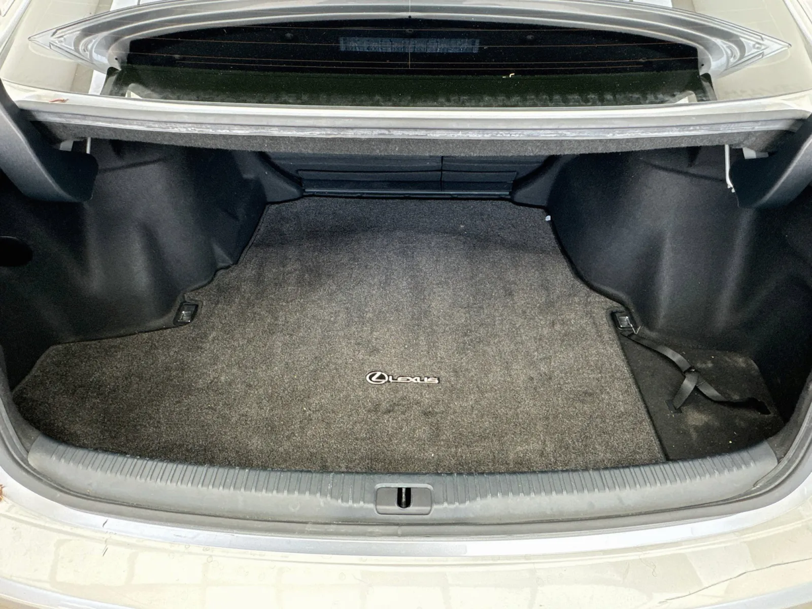Lexus IS photo 18