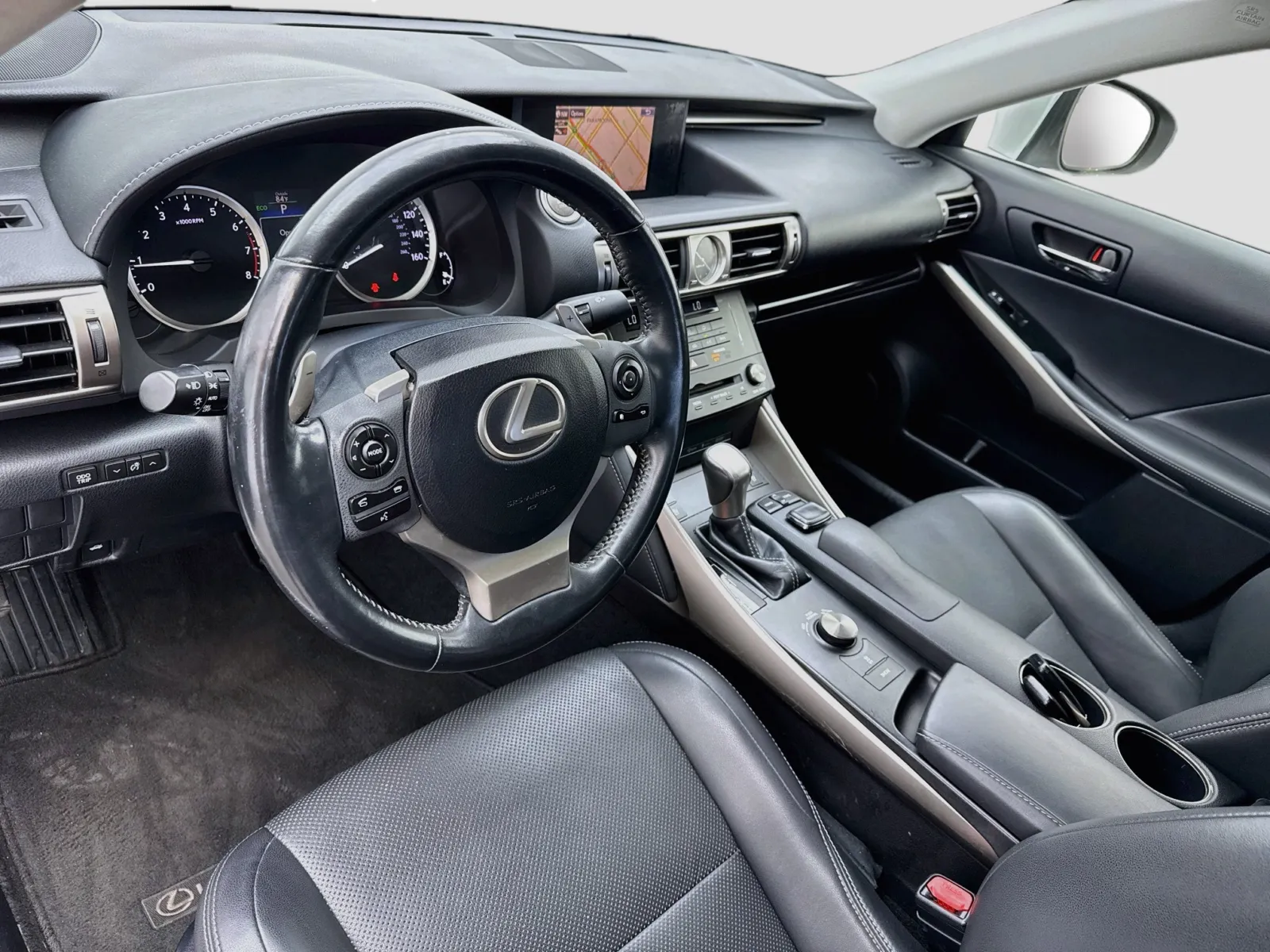 Lexus IS photo 7