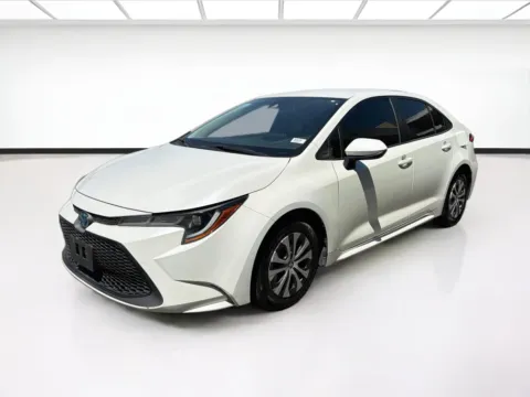 White 2021 Toyota Corolla LE for sale in Fontana, CA