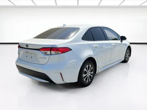 More photos of 2021 Toyota Corolla LE at KarGenie, CA