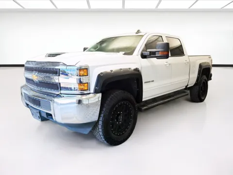 White 2017 Chevrolet Silverado 2500 HD LT for sale in Fontana, CA