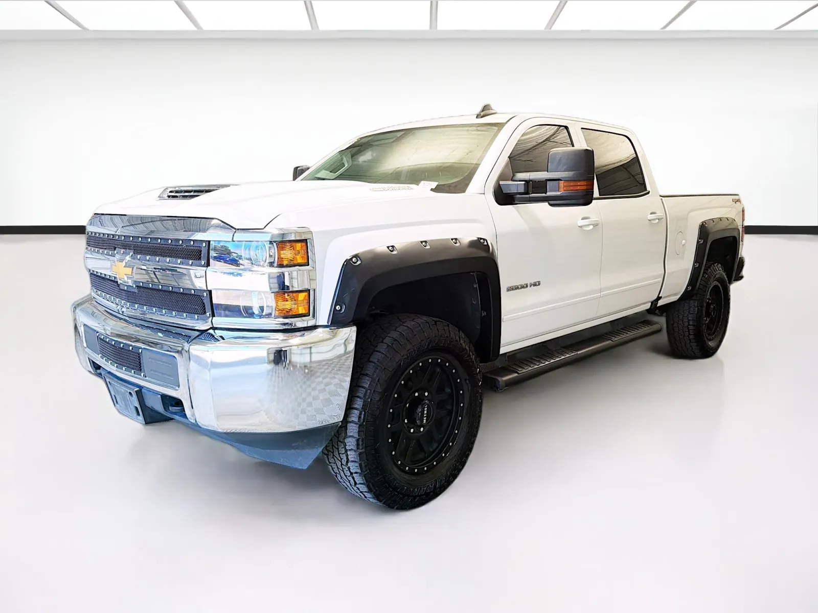 White 2017 Chevrolet Silverado 2500 HD LT for sale in Fontana, CA