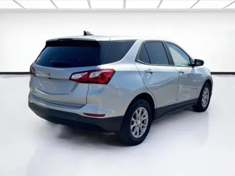 More photos of 2020 Chevrolet Equinox LS at KarGenie, CA