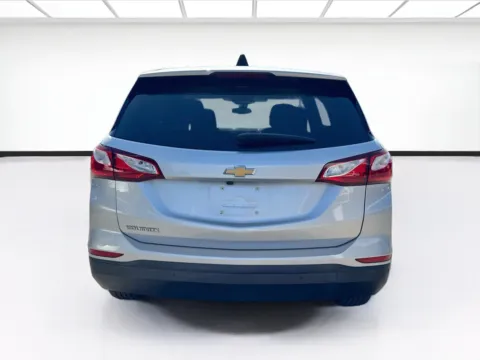 More photos of 2020 Chevrolet Equinox LS at KarGenie, CA