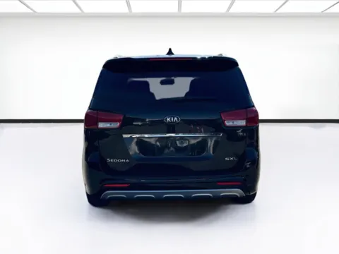 More photos of 2018 Kia Sedona SX Limited at KarGenie, CA