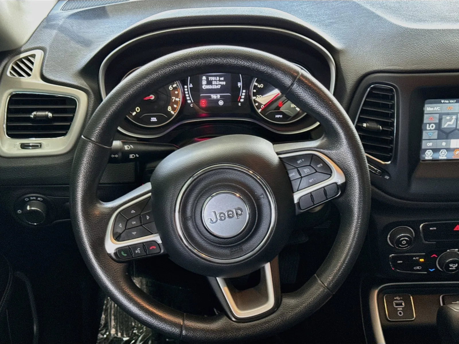 Jeep Compass photo 13