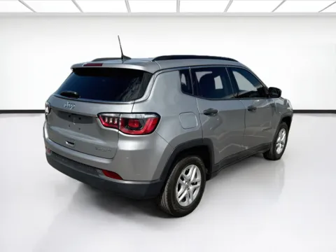 More photos of 2020 Jeep Compass Sport at KarGenie, CA