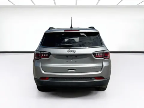 More photos of 2020 Jeep Compass Sport at KarGenie, CA