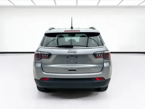 More photos of 2020 Jeep Compass Sport at KarGenie, CA