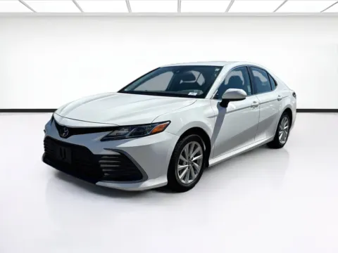 White 2022 Toyota Camry LE for sale in Fontana, CA