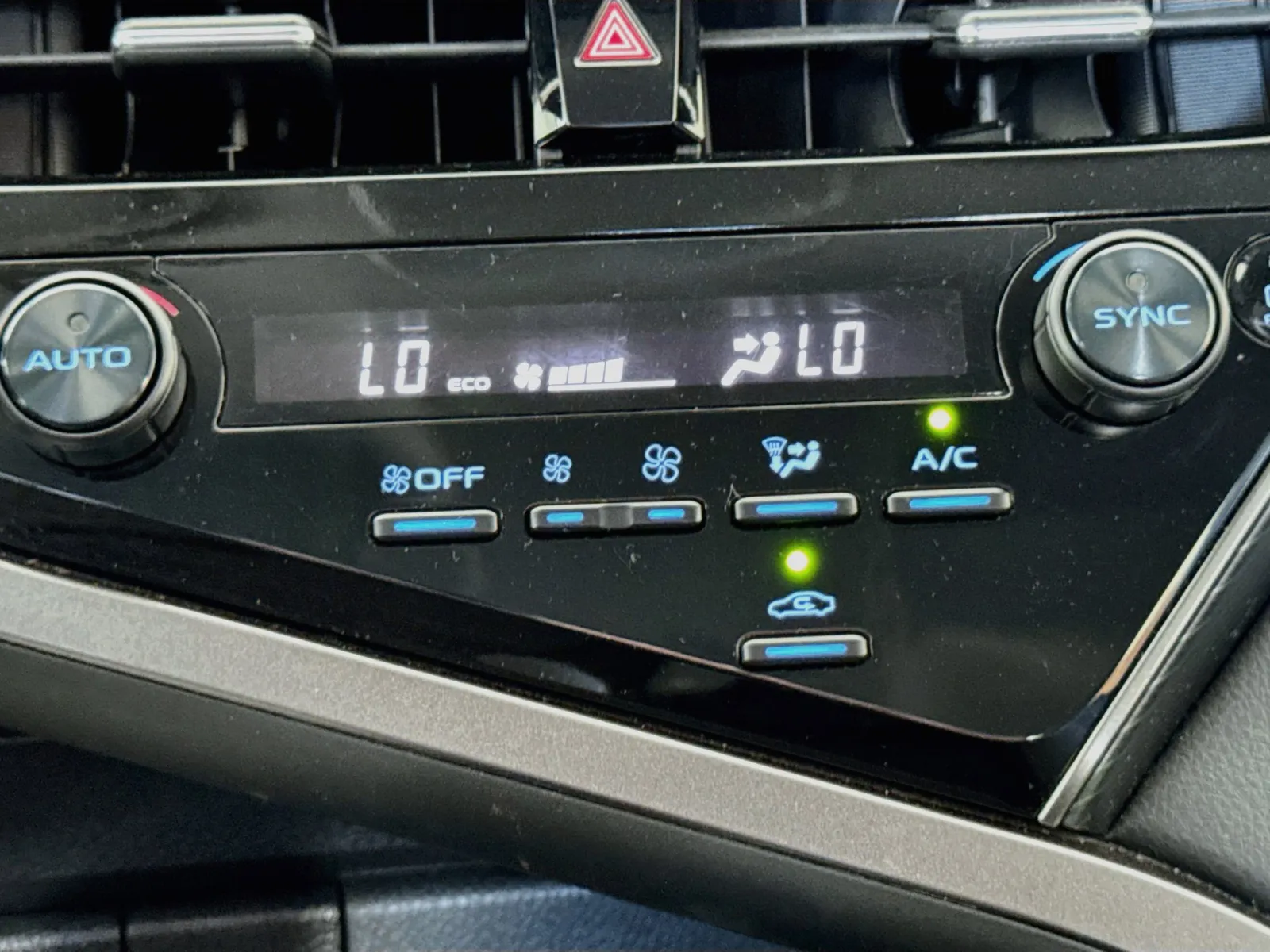 Toyota Camry photo 11