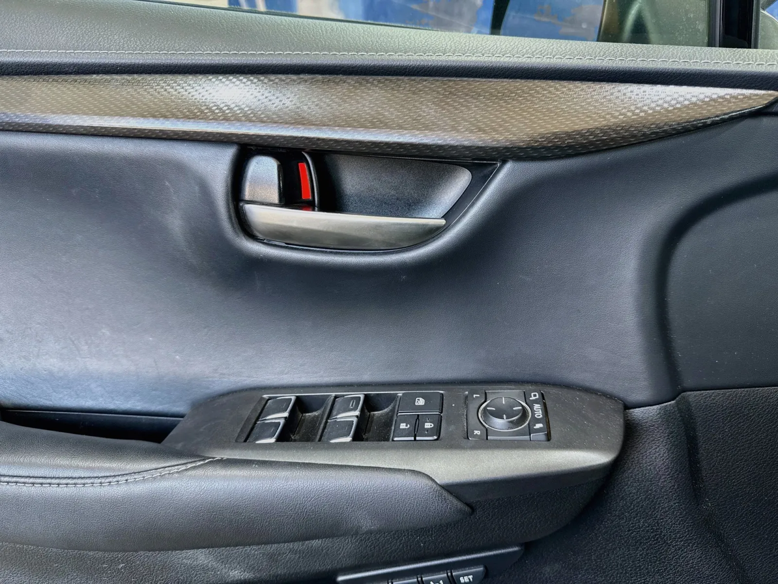 Lexus NX photo 11