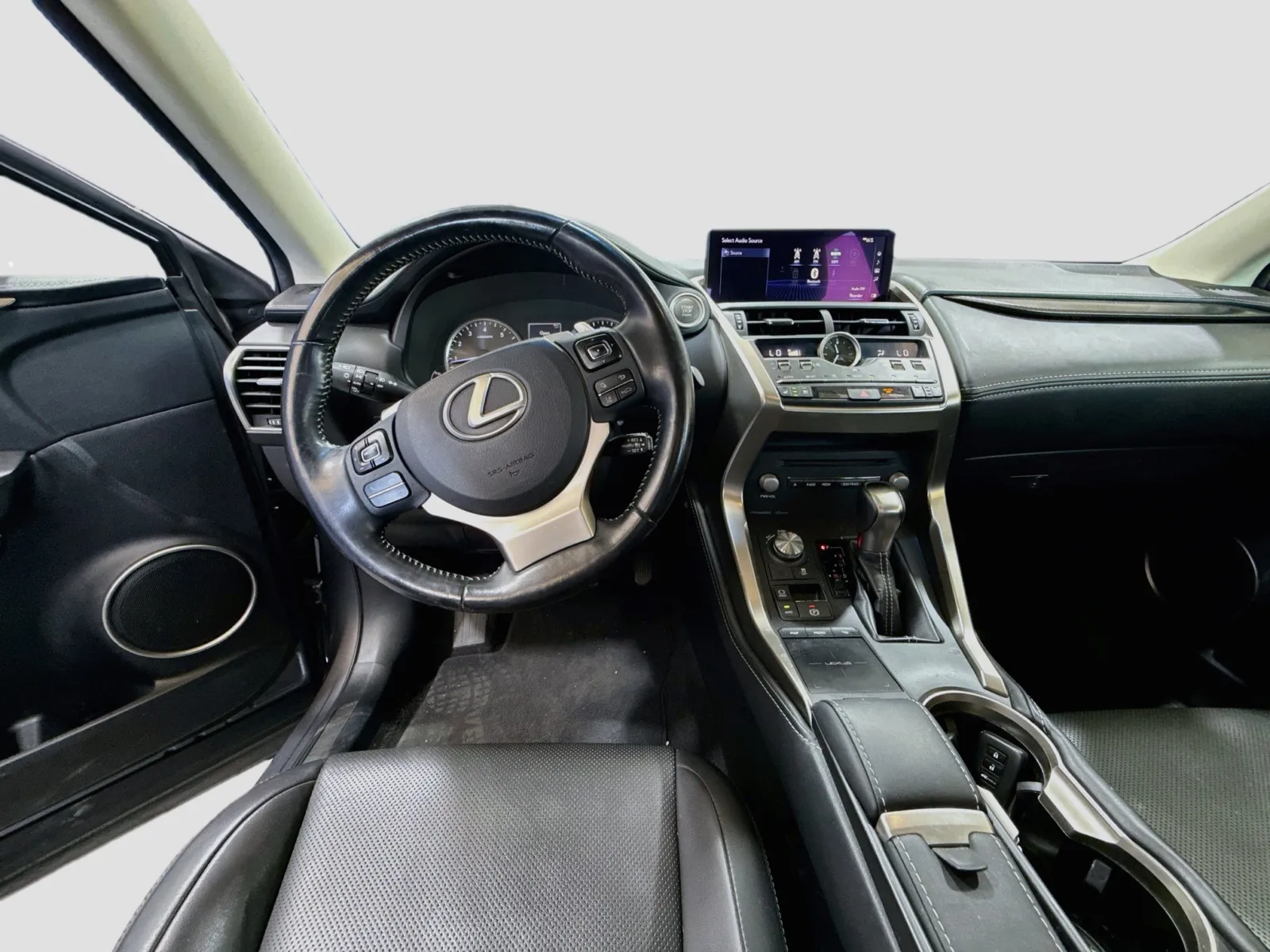 Lexus NX photo 14