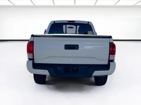 More photos of 2017 Toyota Tacoma SR at KarGenie, CA