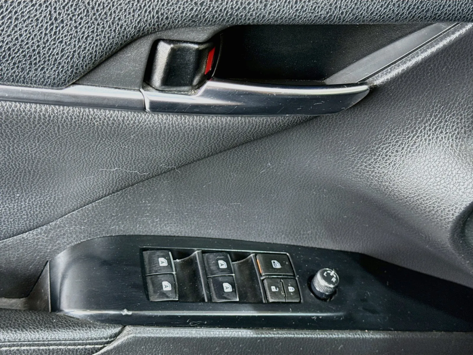 Toyota Camry photo 11