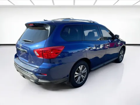 More photos of 2018 Nissan Pathfinder SV at KarGenie, CA