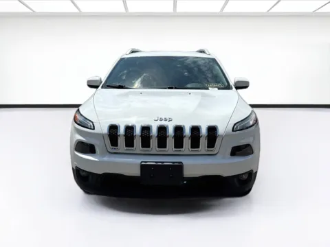 Photos of 2017 Jeep Cherokee Latitude for sale in Fontana, CA at KarGenie