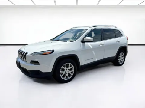 White 2017 Jeep Cherokee Latitude for sale in Fontana, CA