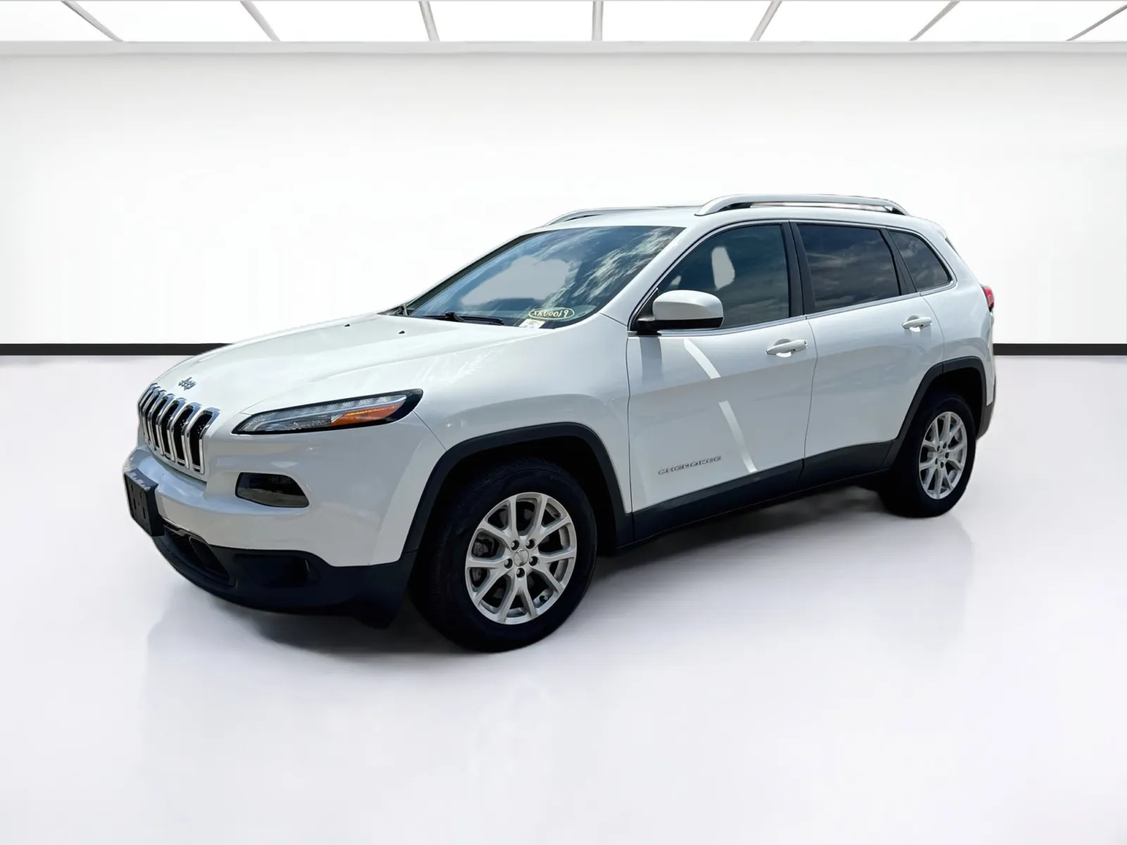 White 2017 Jeep Cherokee Latitude for sale in Fontana, CA