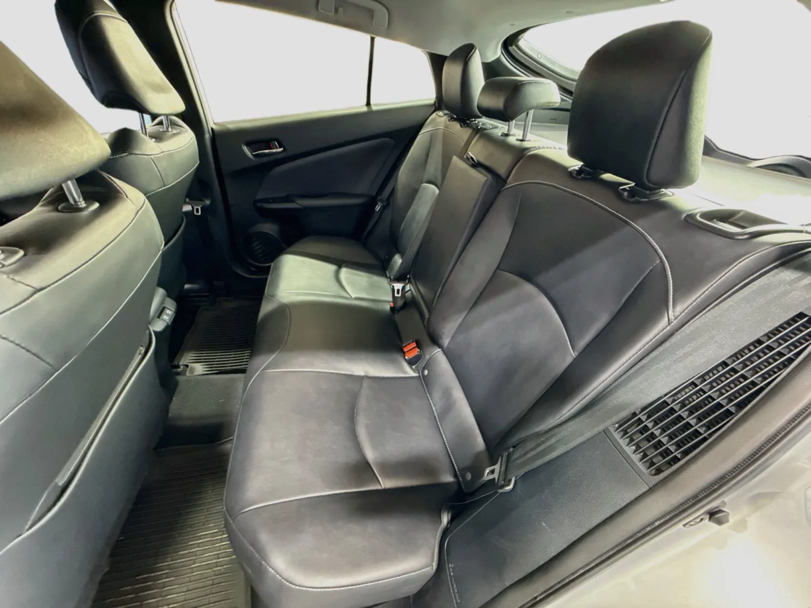 Toyota Prius photo 13