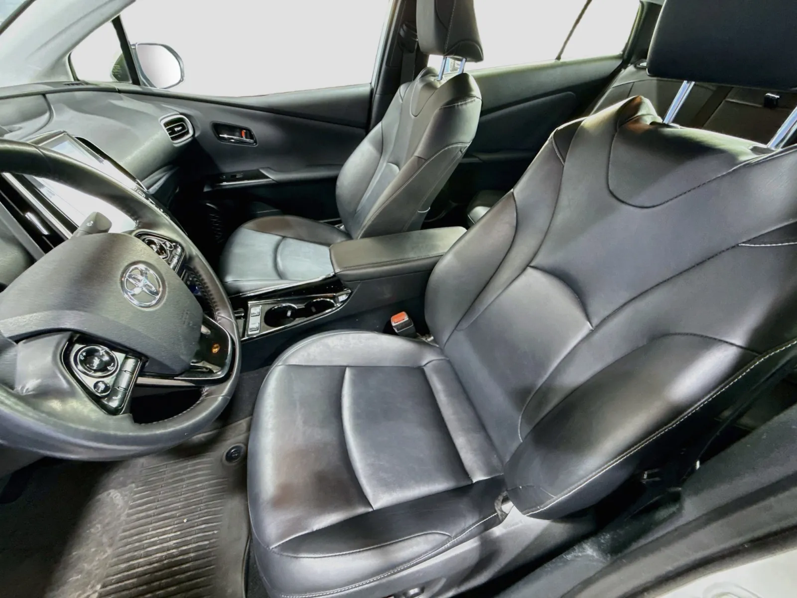 Toyota Prius photo 11