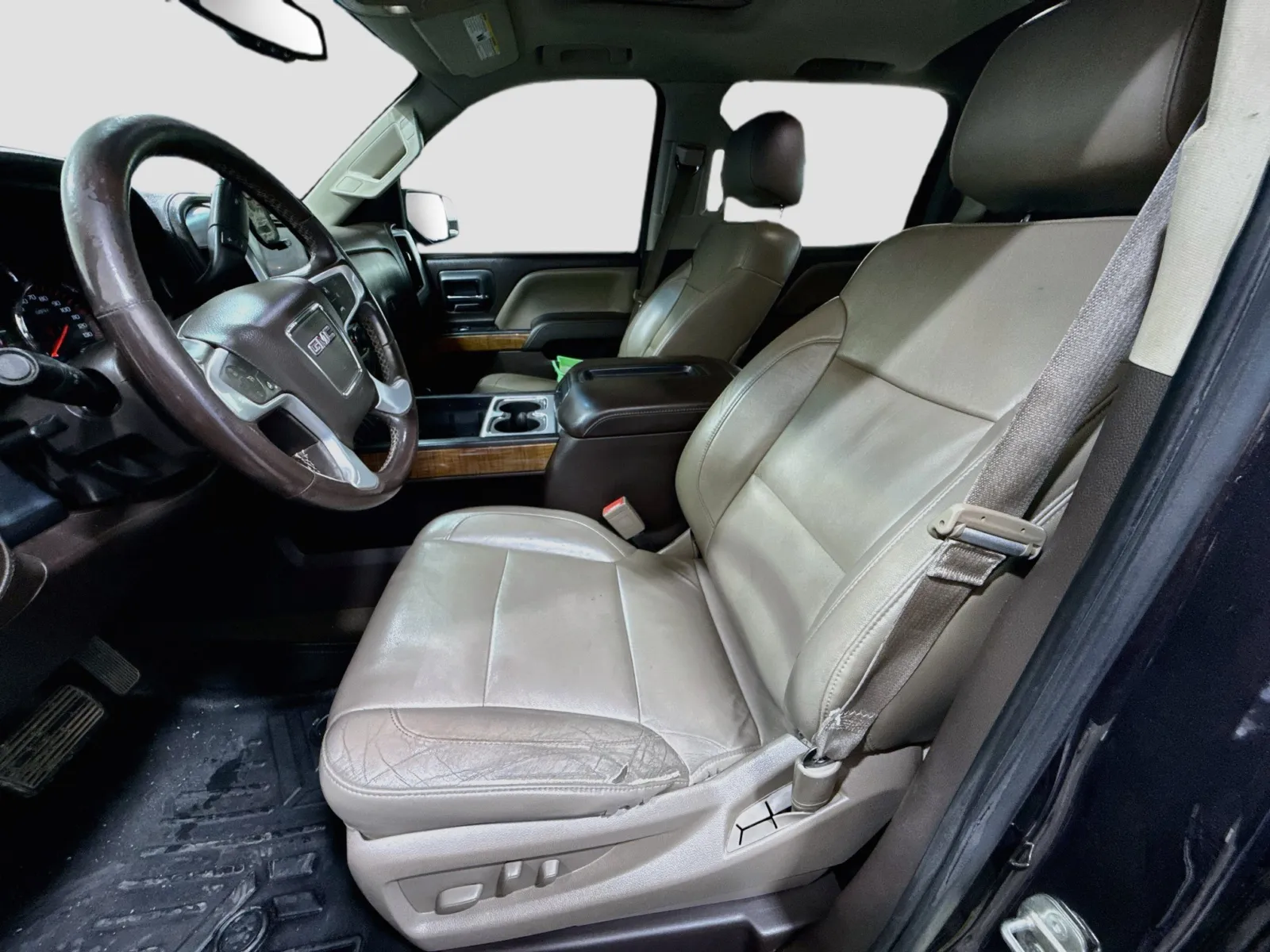 GMC Sierra photo 12