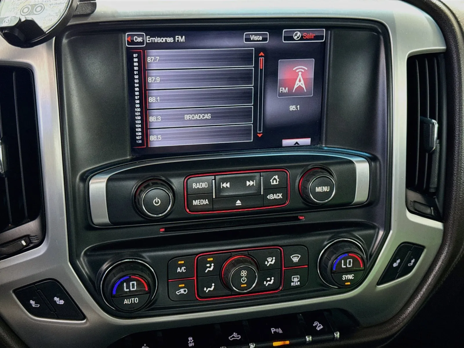 GMC Sierra photo 10