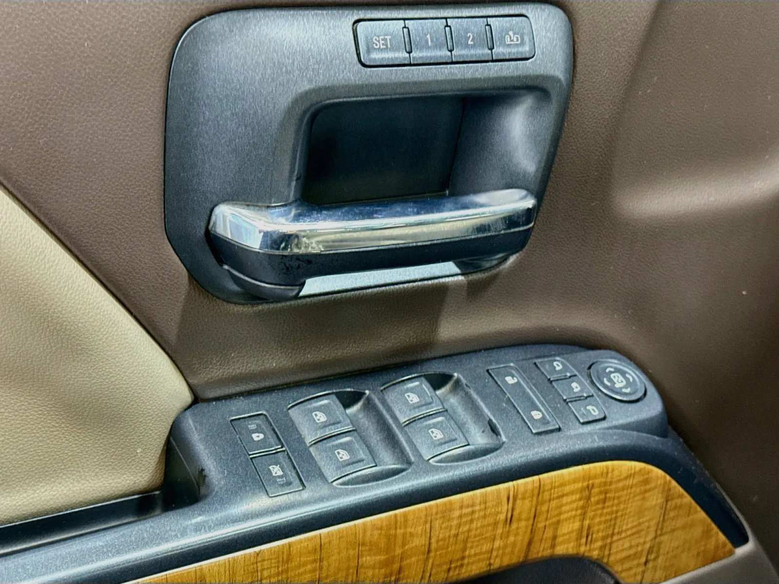 GMC Sierra photo 11