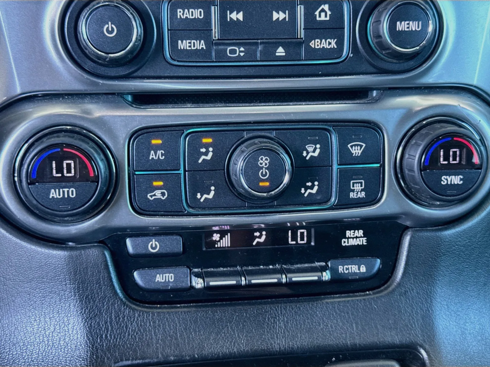 Chevrolet Tahoe photo 11