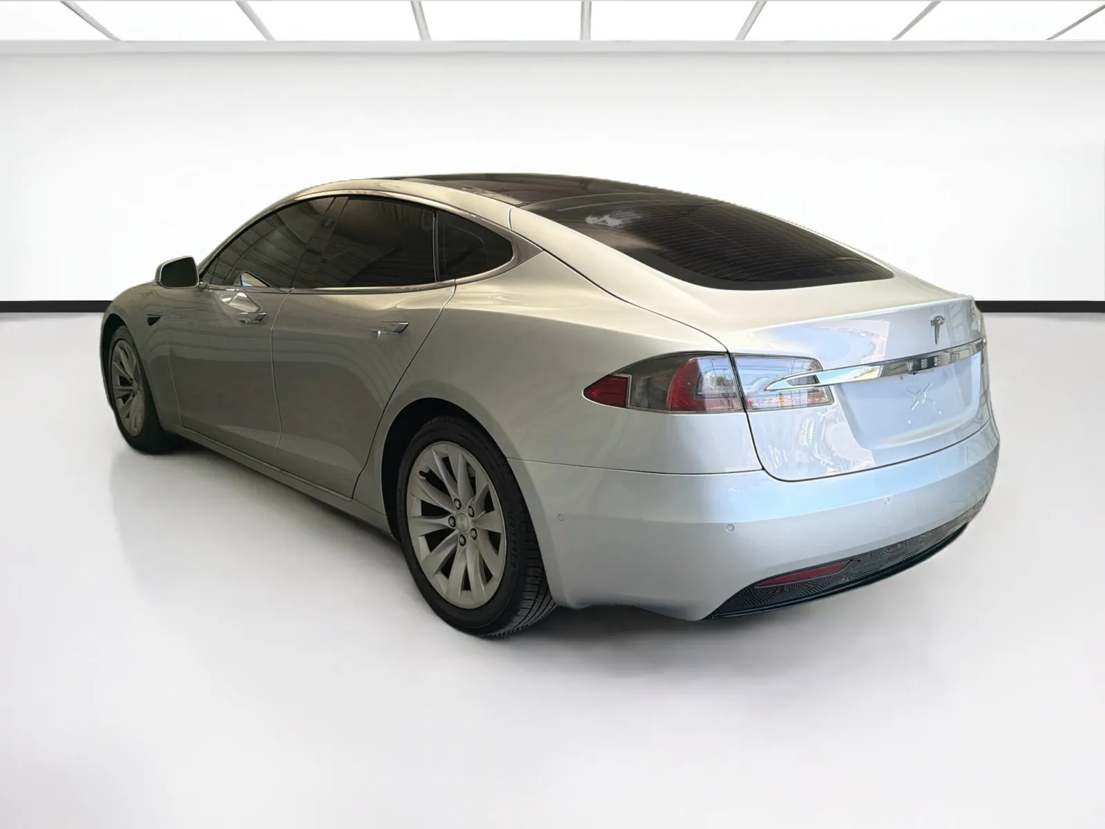 Tesla Model S photo 6