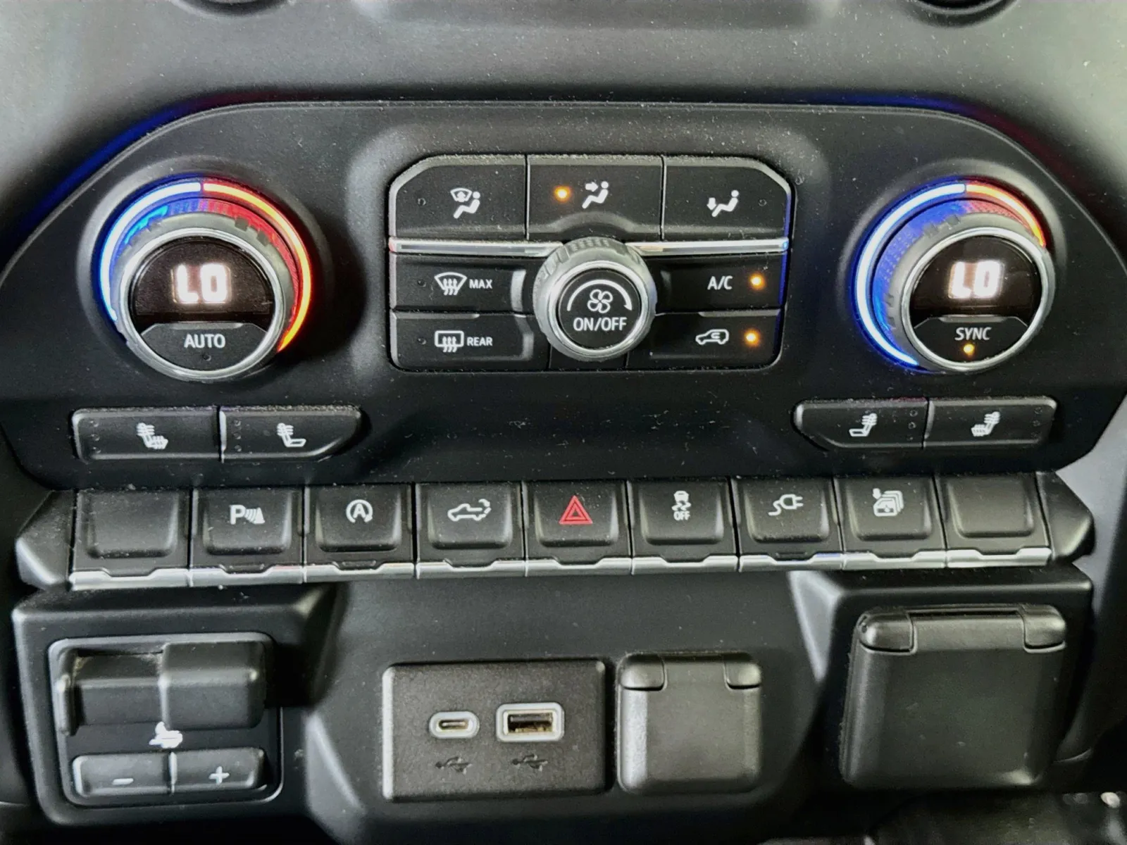 Chevrolet Silverado photo 11
