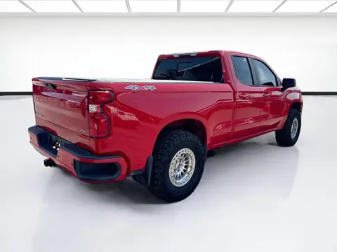 More photos of 2019 Chevrolet Silverado 1500 RST at KarGenie, CA