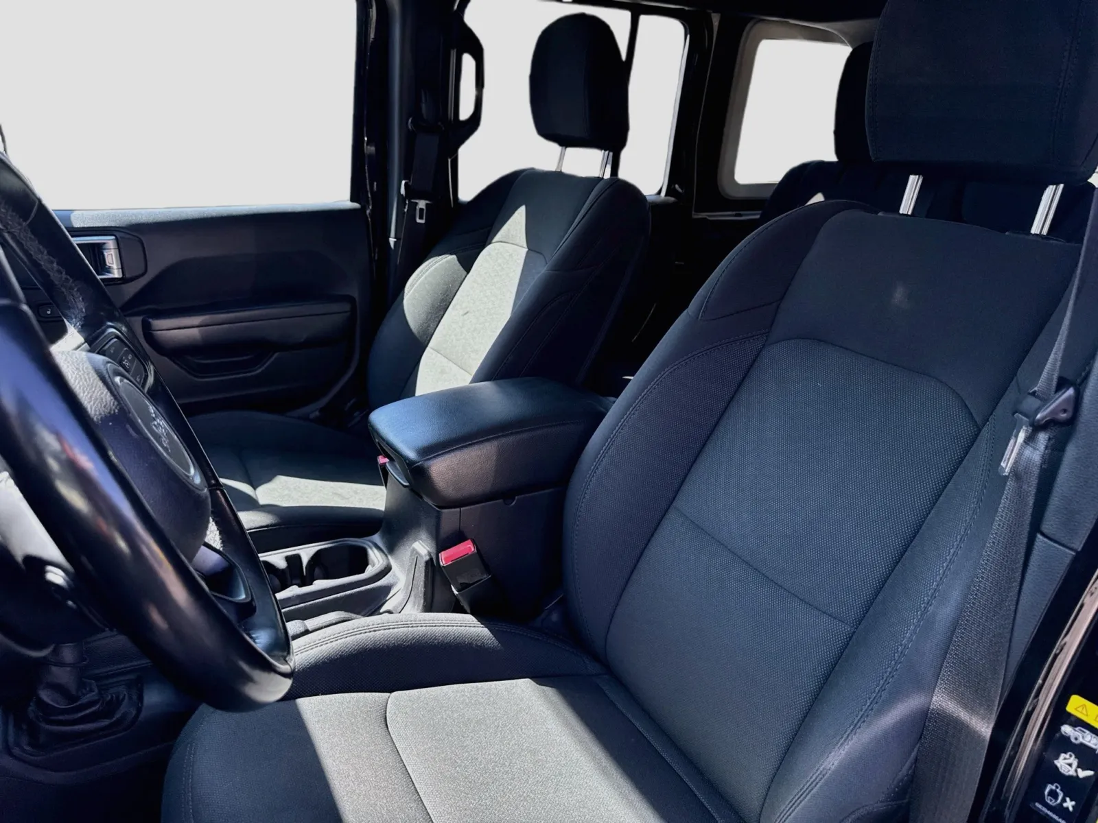 Jeep Wrangler photo 12
