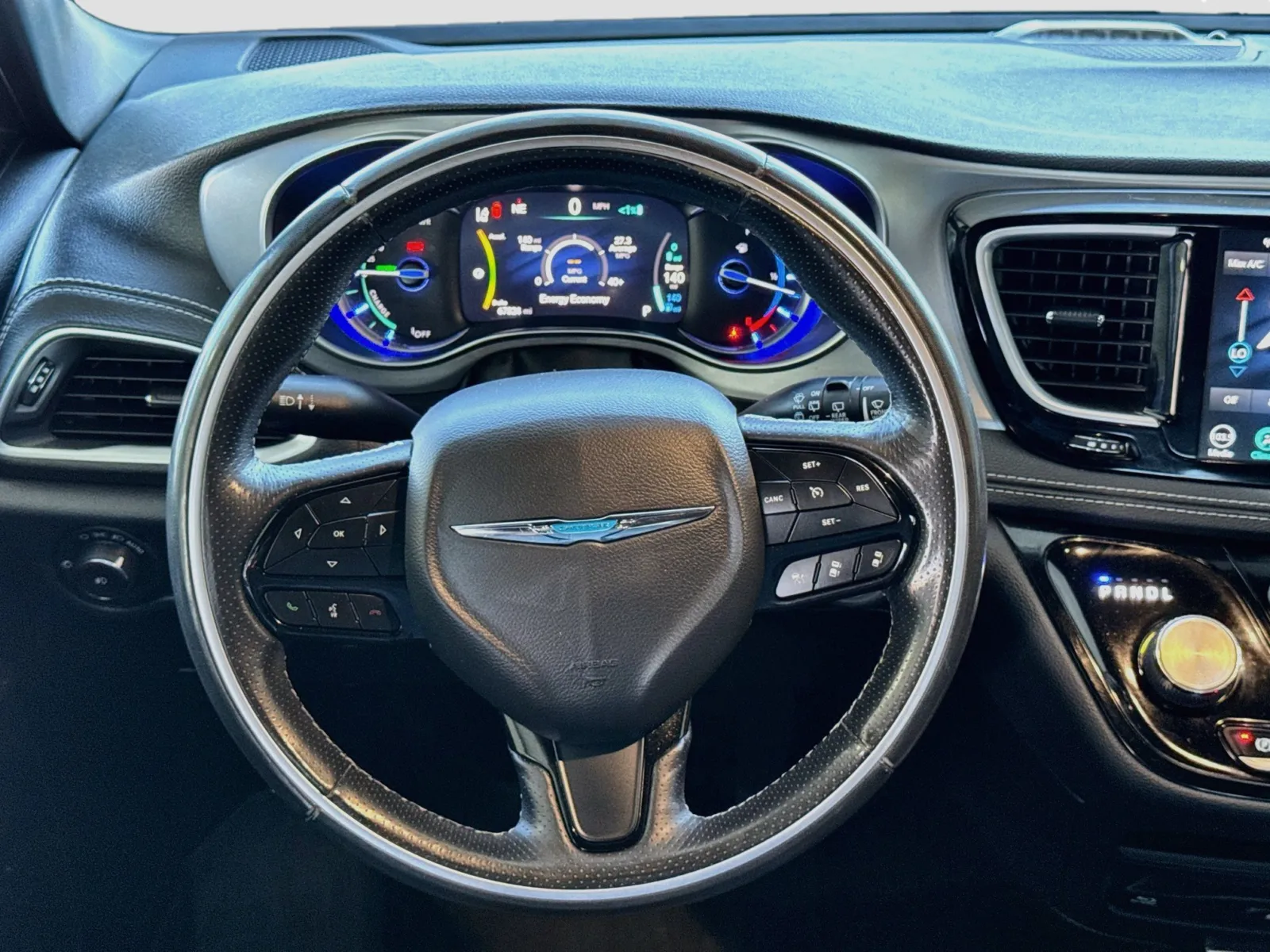 Chrysler Pacifica photo 15