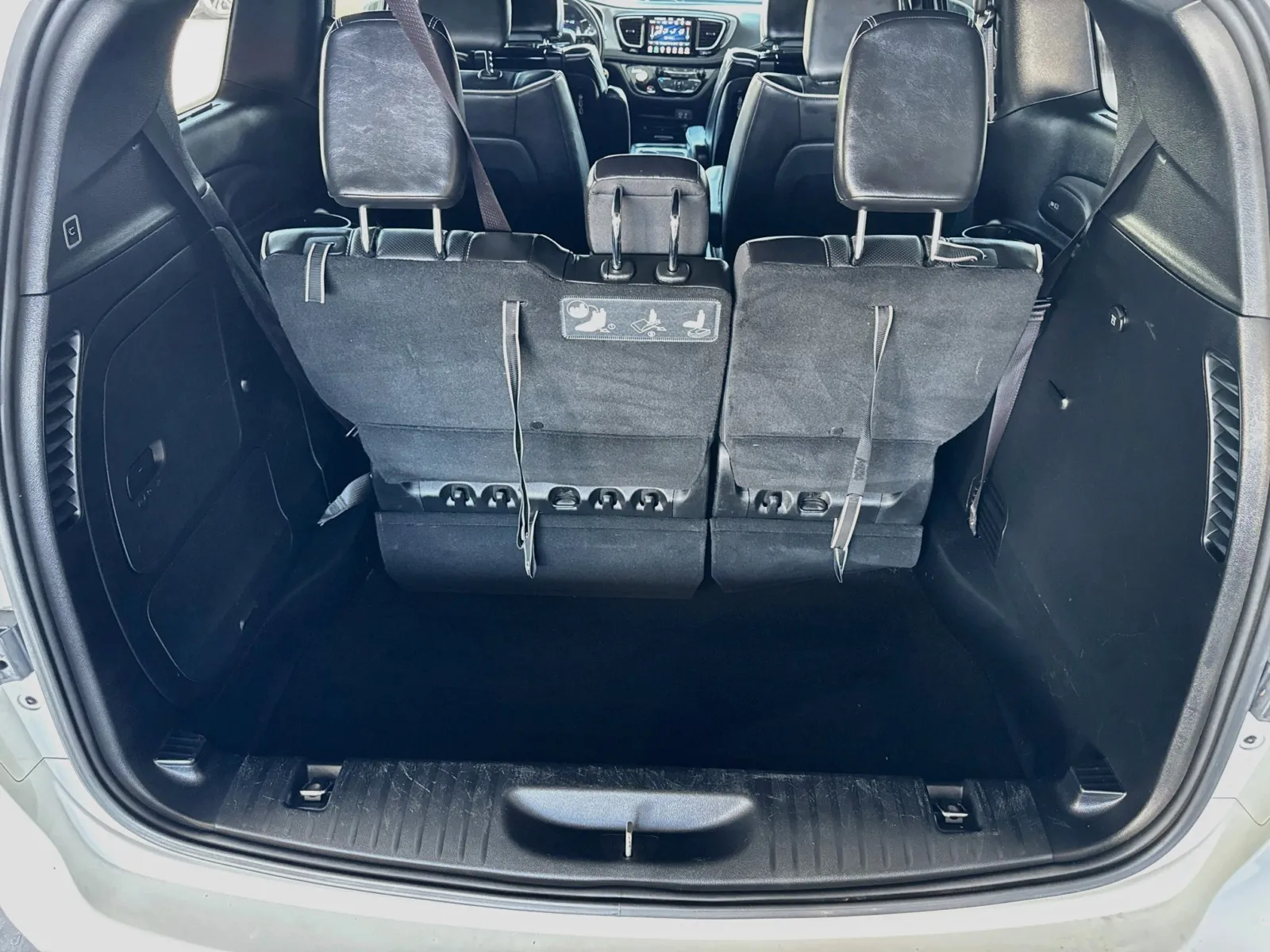 Chrysler Pacifica photo 19